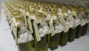 CCREATION_PG_Olive-Oil-Bomboniere_Olive-Oil-Bottles-with-Sugar-Almond-Sachets-705x408